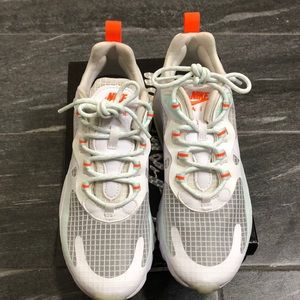 Nike Women's Air Max 270 React SE